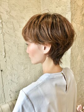 ペネロープ(Penelope) 大人ショート/ハイライト/ハイトーン/ベージュ系 担当 夕島