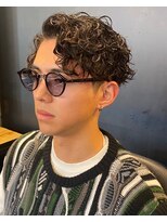 ビンゴ(BINGO)&nbsp;1243波巻きツイストスパイラルパーマ刈り上げフェードバーバー