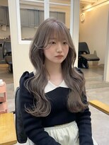 ローレン(Lolen.)&nbsp;小顔に見せる韓国風レイヤー/シルバーグレージュ sayuri