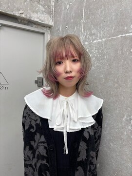 オーン(OOn) フォギーベージュ×ライトピンクのウルフ