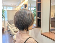 フランスギャル(france gall)の雰囲気（ブリーチを使わず白髪を明るく染めるアンブレラカラー）