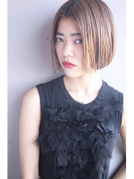 レンク(LENC) Coast.センターパート×切りぱなしボブ×ハイライト