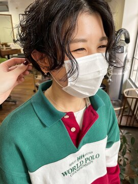 ヘアー アイス カンナ(HAIR ICI Canna) センターパートのショートスタイル