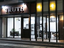 ヘアー ステージ トゥルース(hair stage TRUTH)の雰囲気（大きな《TRUTH》の看板が目印。独特な色使いが可愛らしいです。）