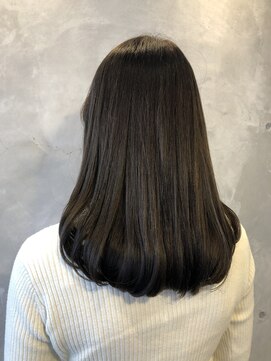 アンカー(anchor) ツヤ感のミディアムスタイル