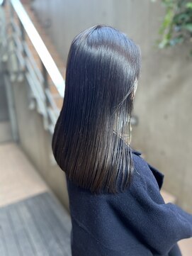 ジェノ(JENO by apish) モードにも大人ガーリーにもなるストレートヘア!