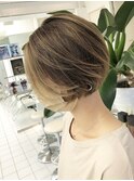 ダブルカラーミルクティーベージュインナーカラーショートボブ