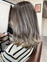 ウォンク(WONK.)&nbsp;[WONK.] バレイヤージュ　ミディアム　グレージュ