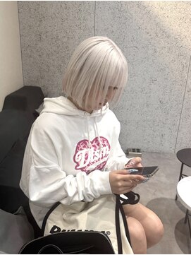 ローレン(Lolen.) 【冬の透明感ホワイト×ボブ】