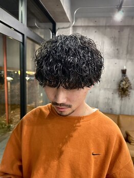 スワッグベース(SWAG BASE)の写真/いつものスタイルにパーマをプラスすることで遊び心のある印象に！忙しい朝も簡単にキマるstyleに★