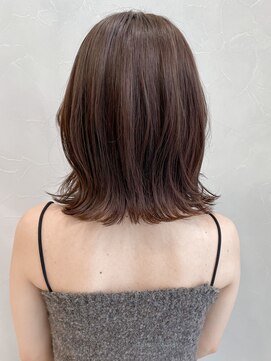 アグノス 青山(Agnos) 大人ガーリーダークアッシュミディアムレイヤーカット小顔