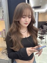 ジルバイジゼル(JILL by GiseL)&nbsp;ロング ブリーチ 顔周り ミルクティーベージュ ダブルカラー