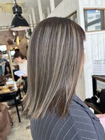 ヘアーループレル(Hair ruup Rell design works)&nbsp;白髪ぼかしハイライト×大人グレージュ[那覇市安里]