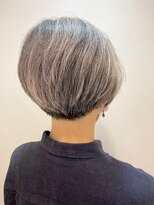 レンジシキチジョウジ (RENJISHI KICHIJOJI)&nbsp;グレイへアが映えるショートボブスタイル【RENJISHI 宮本】II