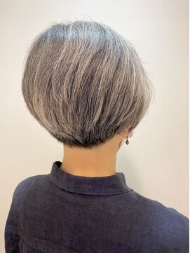 レンジシキチジョウジ (RENJISHI KICHIJOJI) グレイへアが映えるショートボブスタイル【RENJISHI 宮本】II