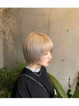 ヴァーディ オモテサンドウ(Vardy omotesando) ベージュ/ホワイトベージュ/ブロンド/ショート