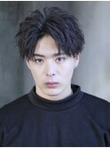 黒髪ショートセンターパートソフトツイストパーマ