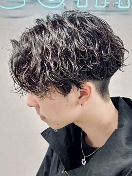 ジーニー 本厚木(Genie) サーフカール/刈り上げセンターパート/波巻きツイストスパイラル