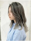 動きとツヤ感◎ミディアムヘア×ハイライト×インナーカラー