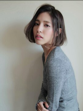 ヨロ(YoLo.) 大人かわいい耳かけワンカールボブ 担当山下