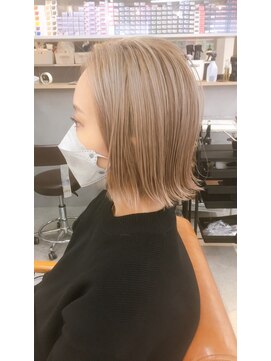 フォルメージ(formage) ブロンド×切りっぱなしボブ