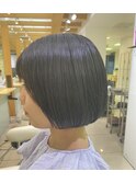 小顔　タイトなミニボブ
