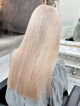 リル ラウム 原宿(LiL Raum) ホワイトベージュ/原宿ブリーチ/ダブルカラー/レイヤーカット