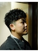 無造作スパイラル×ツーブロックで魅せる大人スタイル
