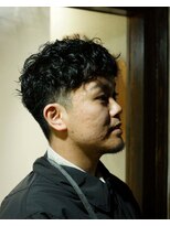 ソラーナ(SOLANA)&nbsp;無造作スパイラル×ツーブロックで魅せる大人スタイル