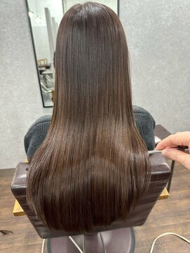 イリ 大阪(ili) ハイライトカラー/ミルクティーベージュ/レイヤーカット