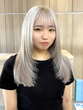 ラヴィエール(LAVIERE by R-EVOLUT) レイヤーカット/ホワイトブロンド/ハイトーンカラー【柏・柏駅】