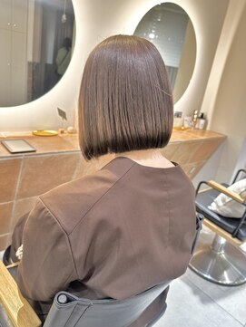 テトラ バイ ネオリーブ 横浜西口店(tetra by neolive) ボブ デザインカラー 裾カラー ミルクティーベージュ