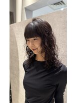 クーラ オモテサンドウ(Cura Omotesando)&nbsp;ぱっつん前髪 × 強めスパイラルパーマ