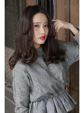 スタジオ 渋谷 原宿(Stujio) ゆるフワウェーブのAラインミディアムスタイル