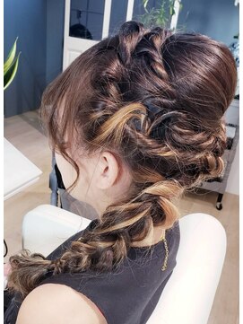 アフェクション フロム ハーティエスト(Affection from HEARtiEST) 編み込みアレンジ