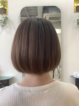 コクェット(coquette) ペールベージュ　透明感カラー　伸ばしかけ