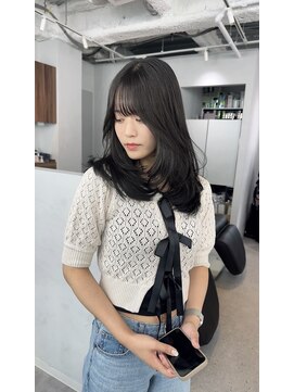 アット(at...) くびれヘア　レイヤーカット