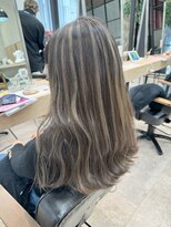 エレン 新百合ヶ丘店(ELEN)&nbsp;【白髪ぼかし対応】ダブルハイライトカラー　× シルバーグレー