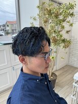 タブー 岐阜店(TABOO)&nbsp;センターパート七三分けアップバングスパイラルハイライトブルー