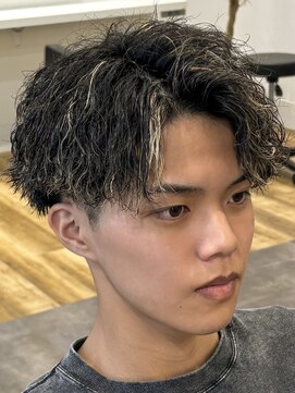 ルースト 京都四条大宮店(ROOST) ツイスパハイライト×センターパート