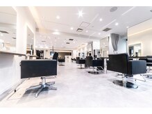 バンプ ギンザ(BUMP GINZA)の雰囲気（白と黒を基調としたシンプルでスタイリッシュな空間　）