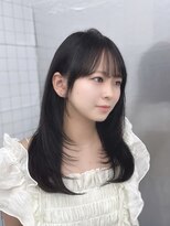 ロムーク 表参道(LOMKH)&nbsp;ミディアムレイヤーロングレイヤーカット顔周りブルーブラック