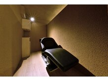 自然光や照明、建築による陰影。小さなこだわりの連続による癒し