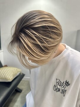 イリ 梅田(ili) 欧風ブロンドバレイヤージュ