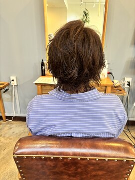 スアバイキキ(SuA by kiki.) ミディアムレイヤー/ハッシュカット/ワインレッド[千葉]