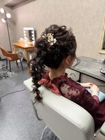エニル(ENYL)&nbsp;ゆるふわルーズな編み下ろしポニーテールスタイル