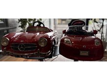 トミー(TOMMY)の雰囲気（楽しくお子様も散髪が出来るよう車タイプのカット椅子もご用意）