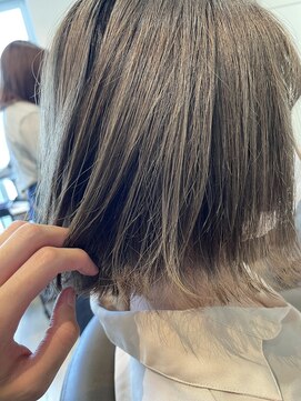 レア(le'a) 外はねbob×グレージュ