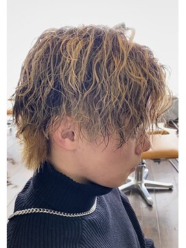 スピンオフシフト(SPIN-OFF SHIFT) ブリーチパーマ×センターパート