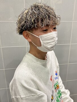 ユイマァルスロウ(YUIMARL SLOW) 【ハイライト×ツイストスパイラルパーマ】